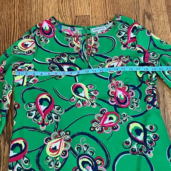 Buckhead Betties Kelly Green Printed Tunic Size Medium - Picture 2 of 4
